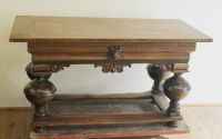 barokní stůl se soustruženými nohami