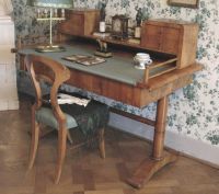 restaurovaný Biedermeier psací stůl 