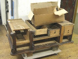 renovace starožitný psací stůl